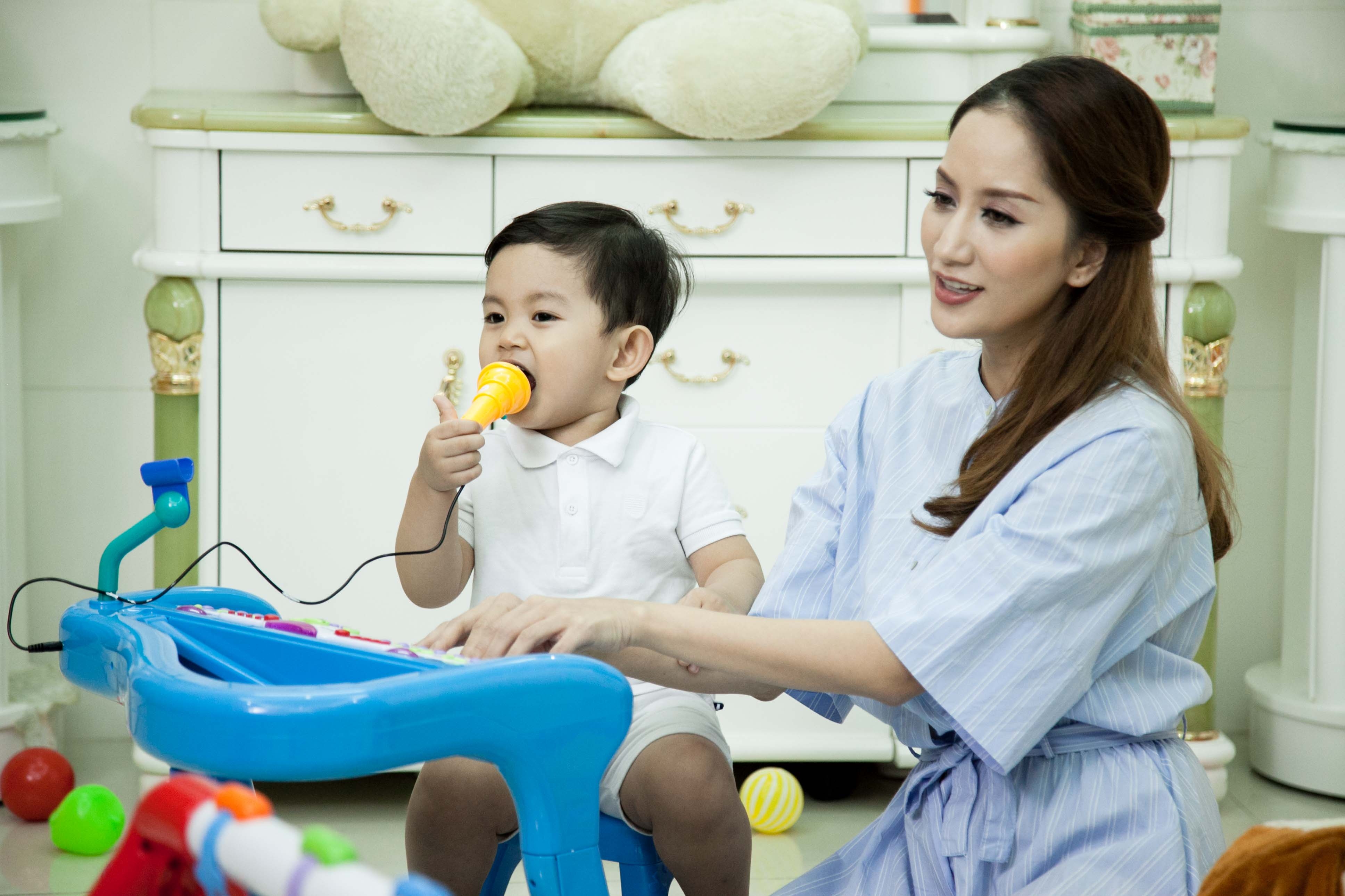 Khanh Thi dem tam su cua nguoi me vao MV hinh anh