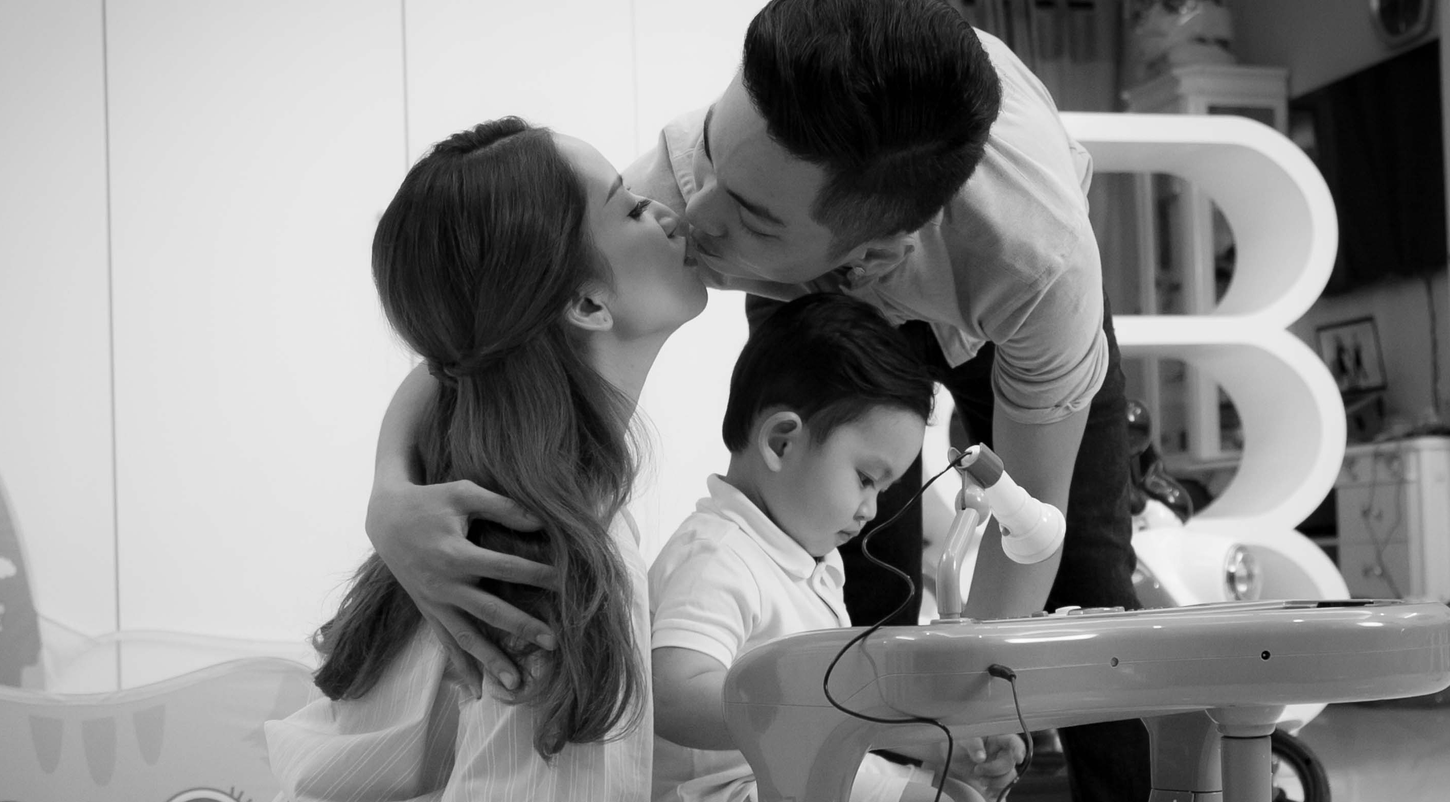 Khanh Thi tai hien hinh anh Phan Hien lam cha trong MV moi hinh anh