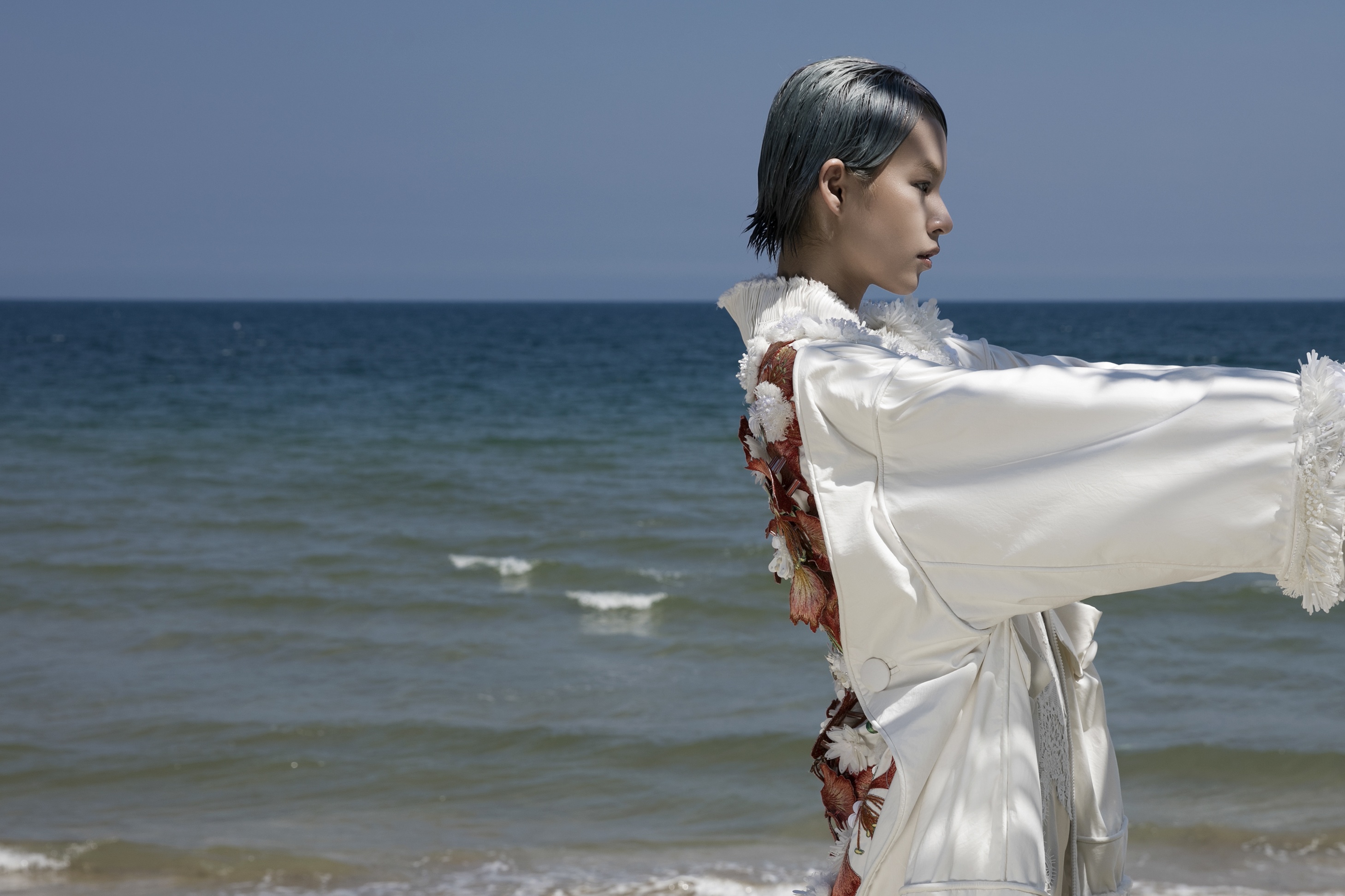 Phi Phuong Anh an tuong voi trang phuc oversize hinh anh