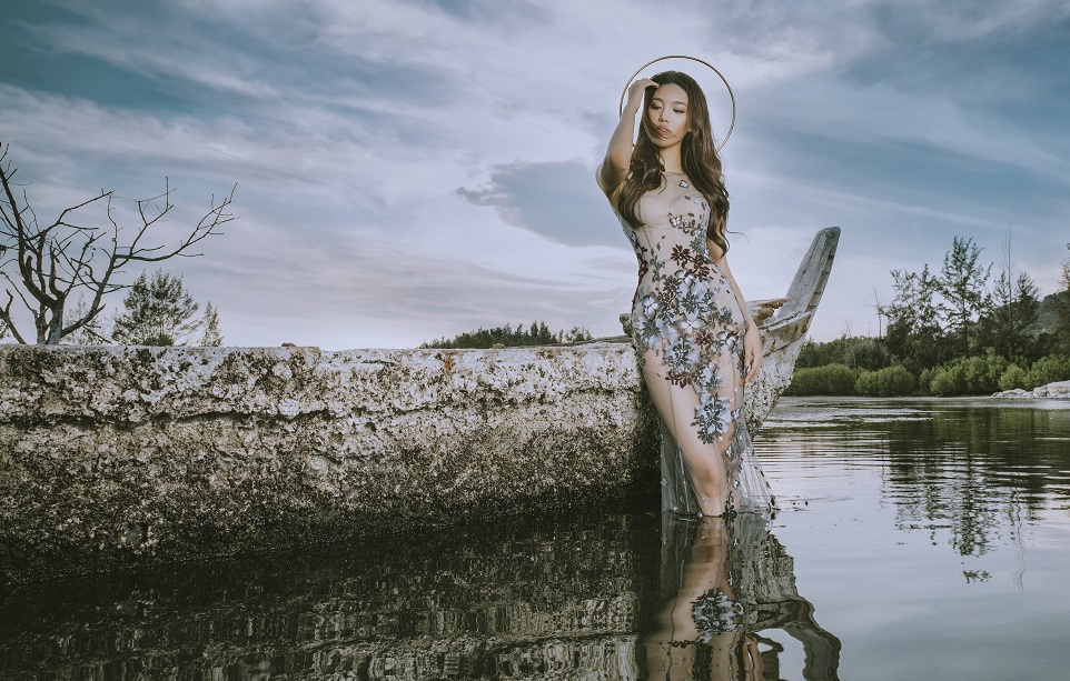 Lan Khuê chụp ảnh trên sông nước ảnh 1 Lan Khue chup anh tren song nuoc anh 1