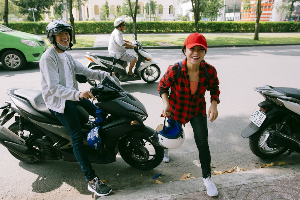 Quang Dang - Thai Trinh di xe may den su kien anh 1