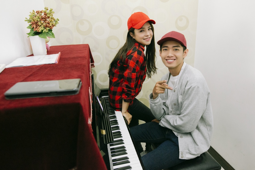 Quang Dang - Thai Trinh di xe may den su kien anh 3