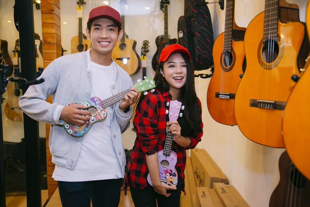 Quang Dang - Thai Trinh di xe may den su kien anh 7