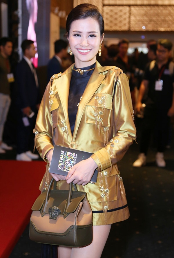 Dong Nhi tay choi hang hieu Vbiz anh 5