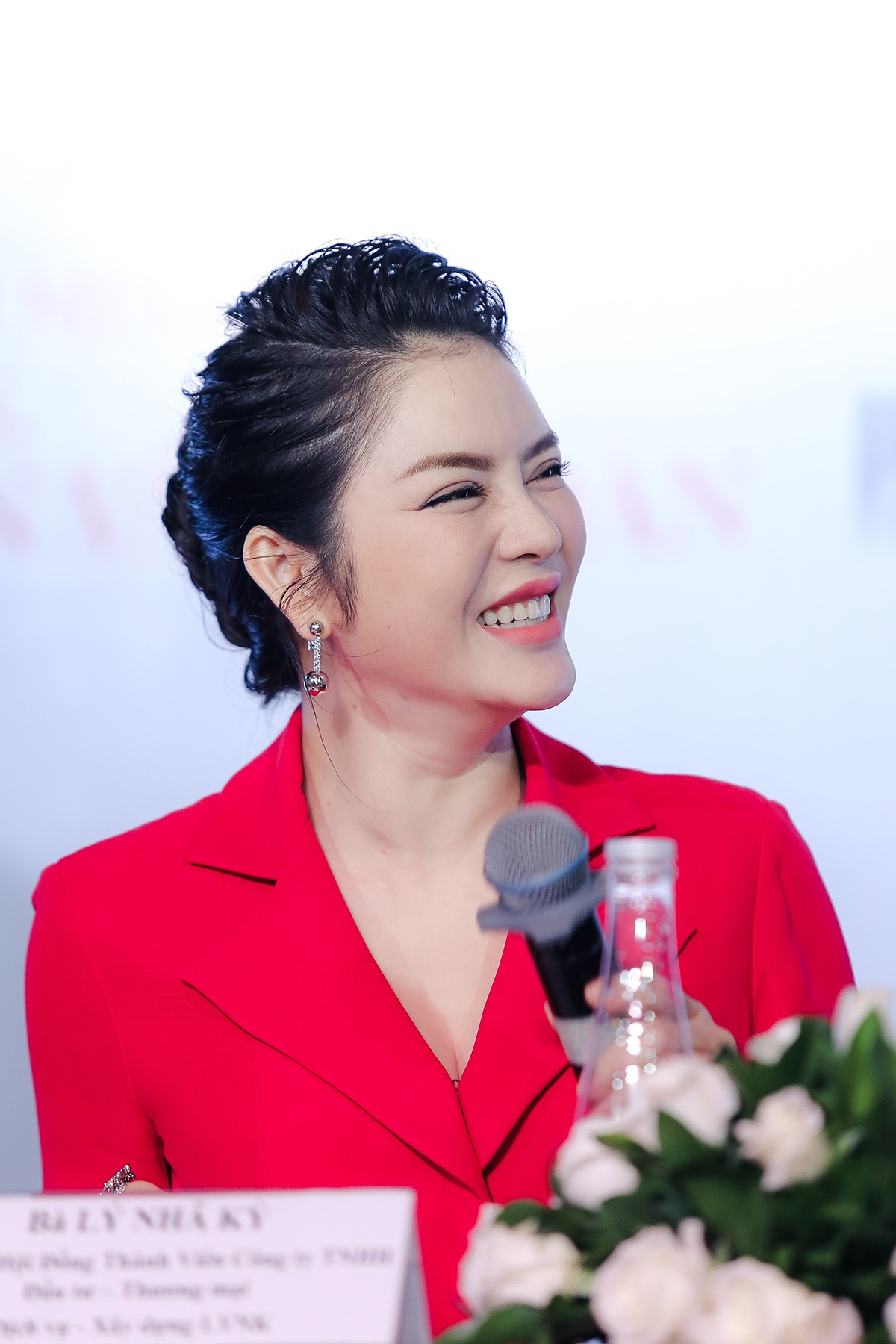 Ly Nha Ky tai tro 1 trieu euro quang ba du lich VN anh 5