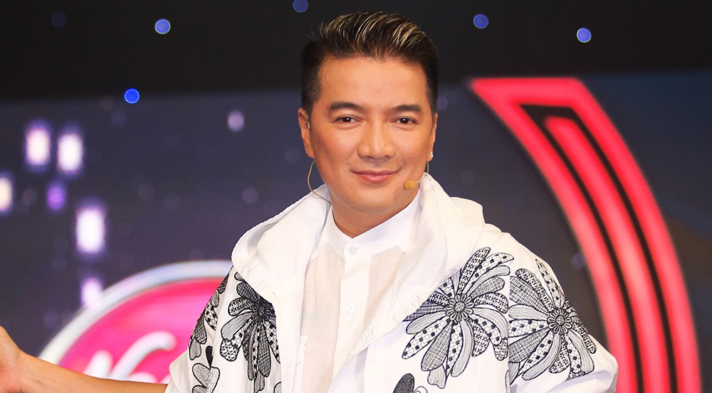 Dam Vinh Hung bi chat van ve thiep cuoi voi Duong Trieu Vu hinh anh