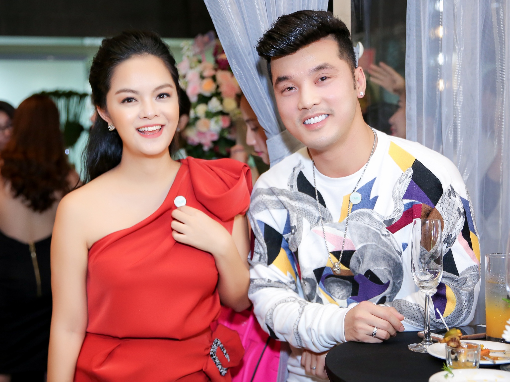 Pham Quynh Anh,  Ung Hoang Phuc hoi ngo anh 2