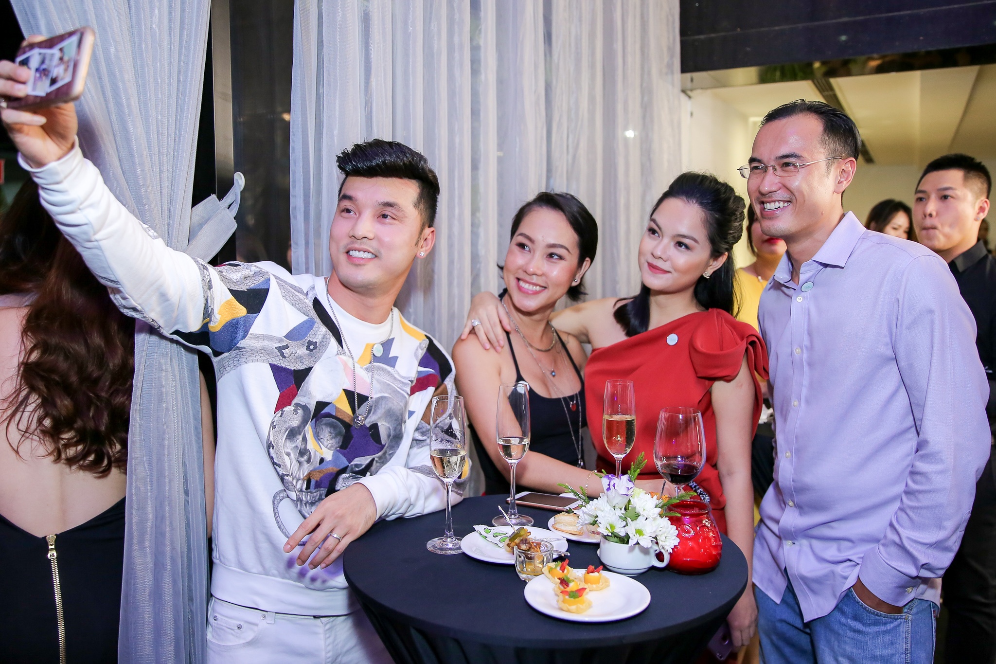 Pham Quynh Anh,  Ung Hoang Phuc hoi ngo anh 4