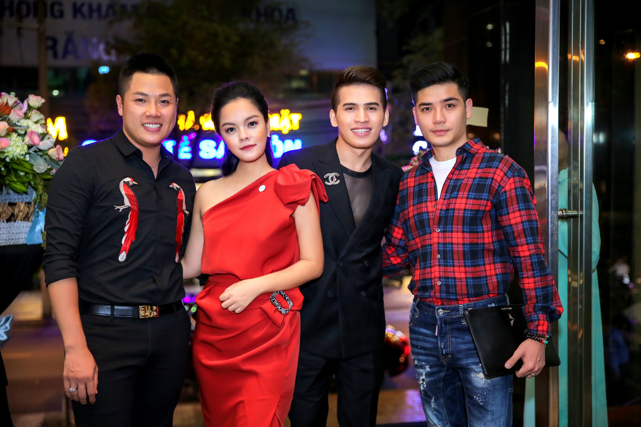 Pham Quynh Anh,  Ung Hoang Phuc hoi ngo anh 6