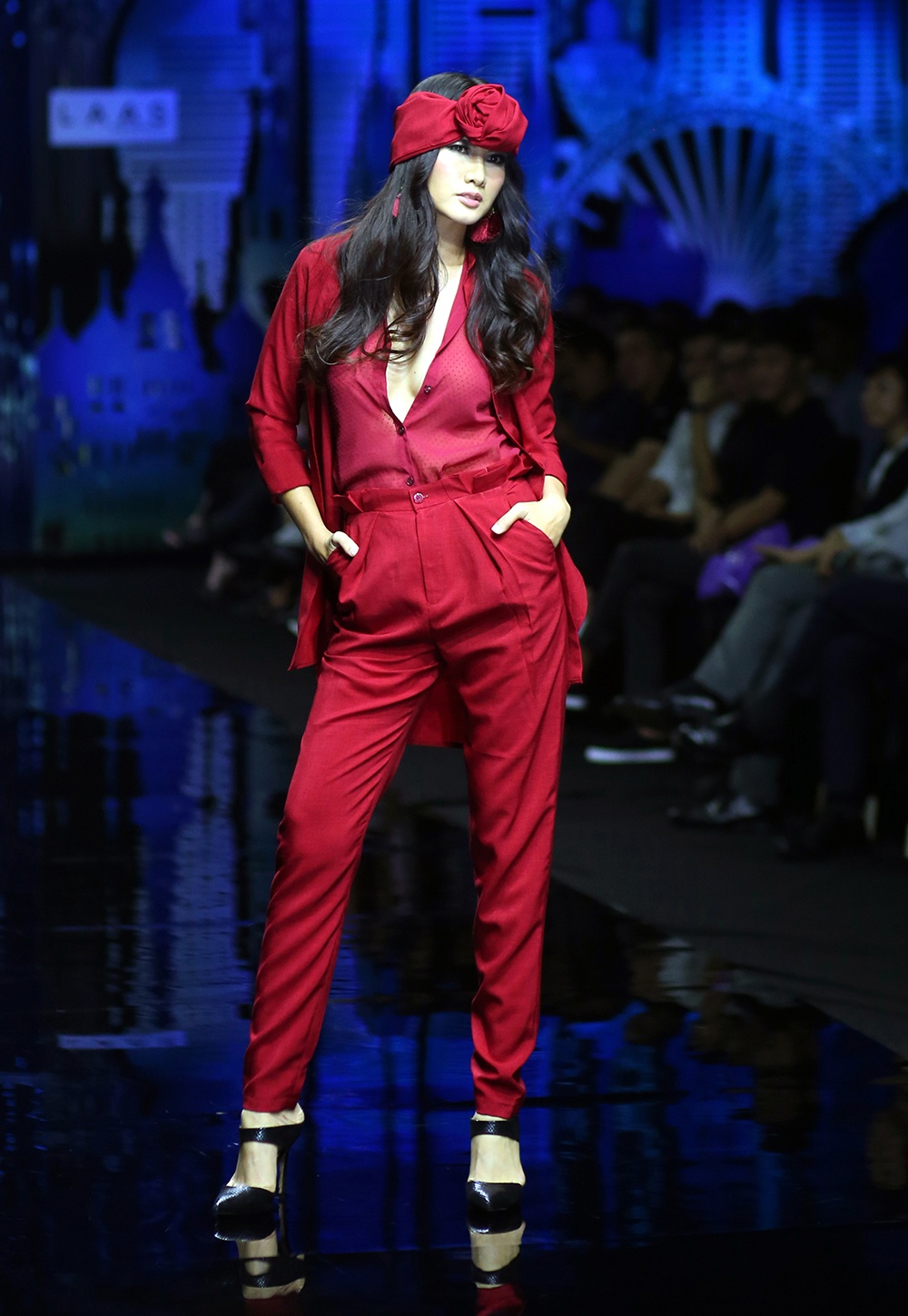 Anh Thư làm vedette thời trang ảnh 1 Anh Thu lam vedette thoi trang anh 1