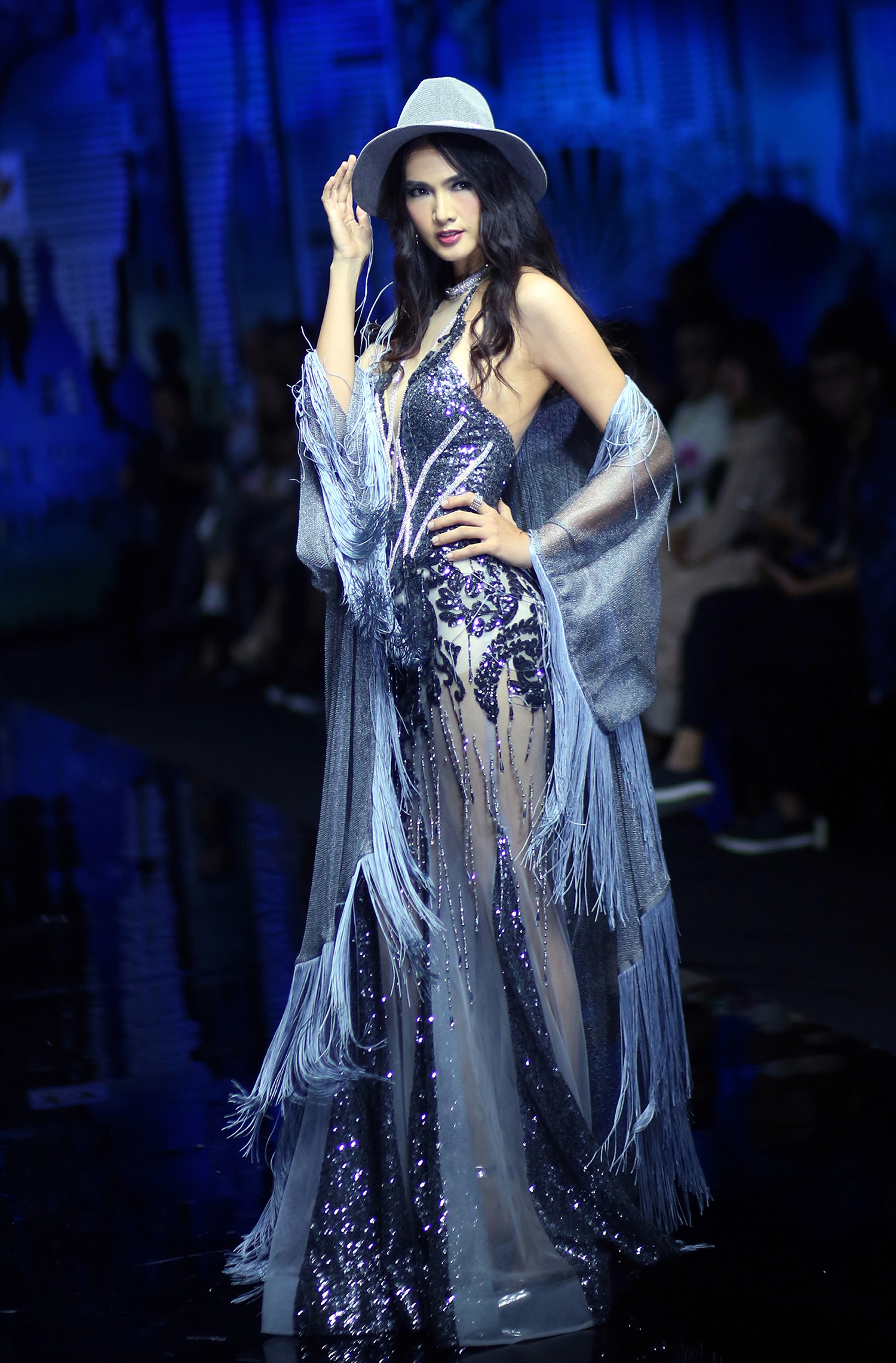 Anh Thư làm vedette thời trang ảnh 5 Anh Thu lam vedette thoi trang anh 5