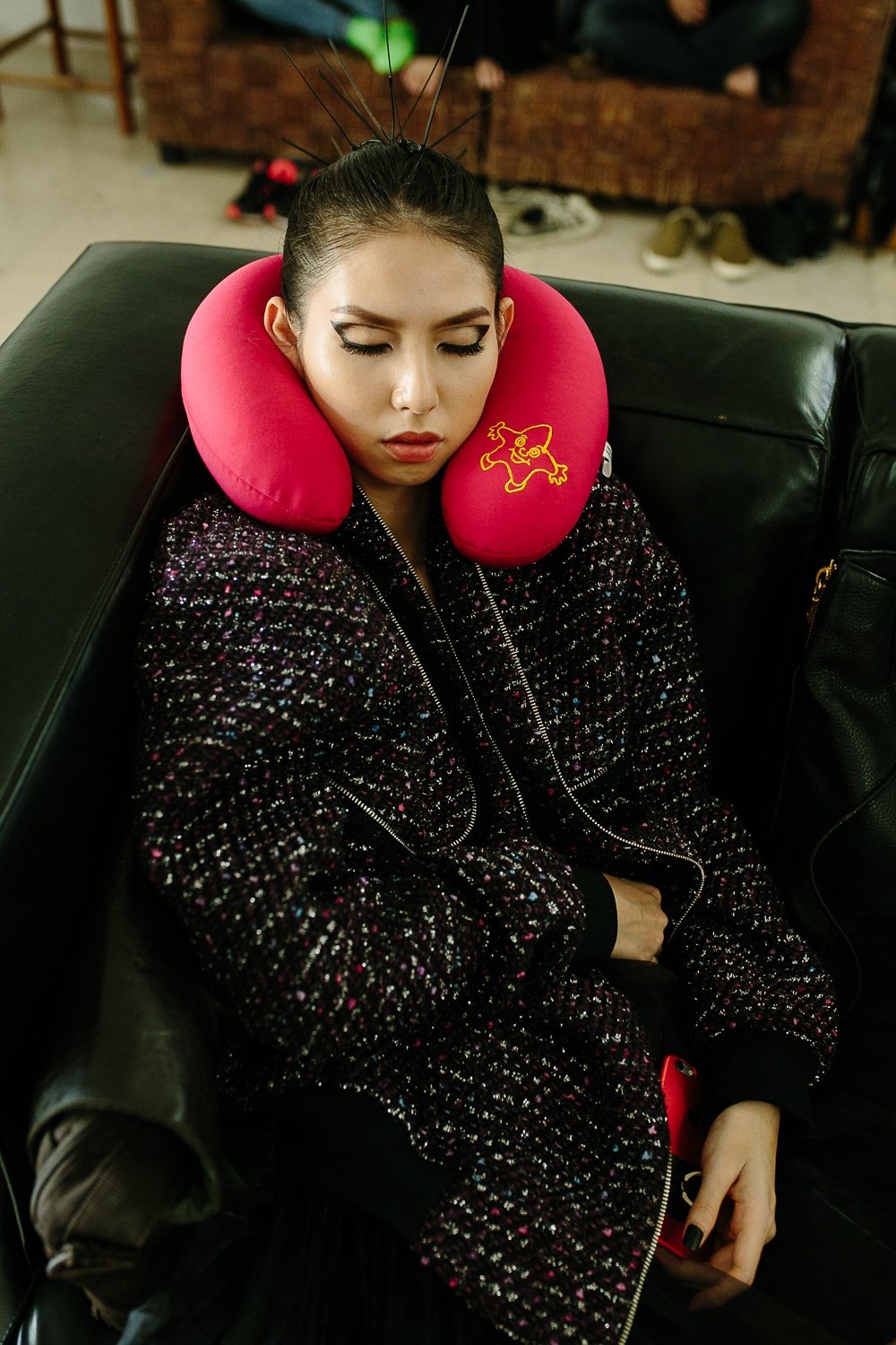 Thi sinh Next Top Model ngat xiu khi chup poster anh 4