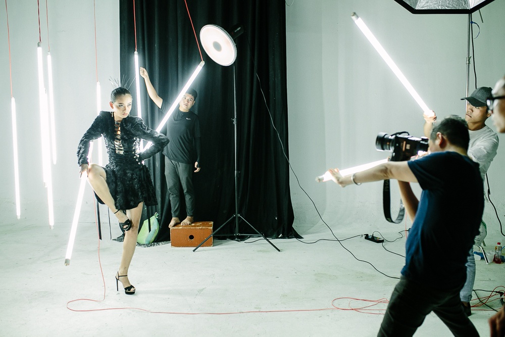 Thi sinh Next Top Model ngat xiu khi chup poster anh 9