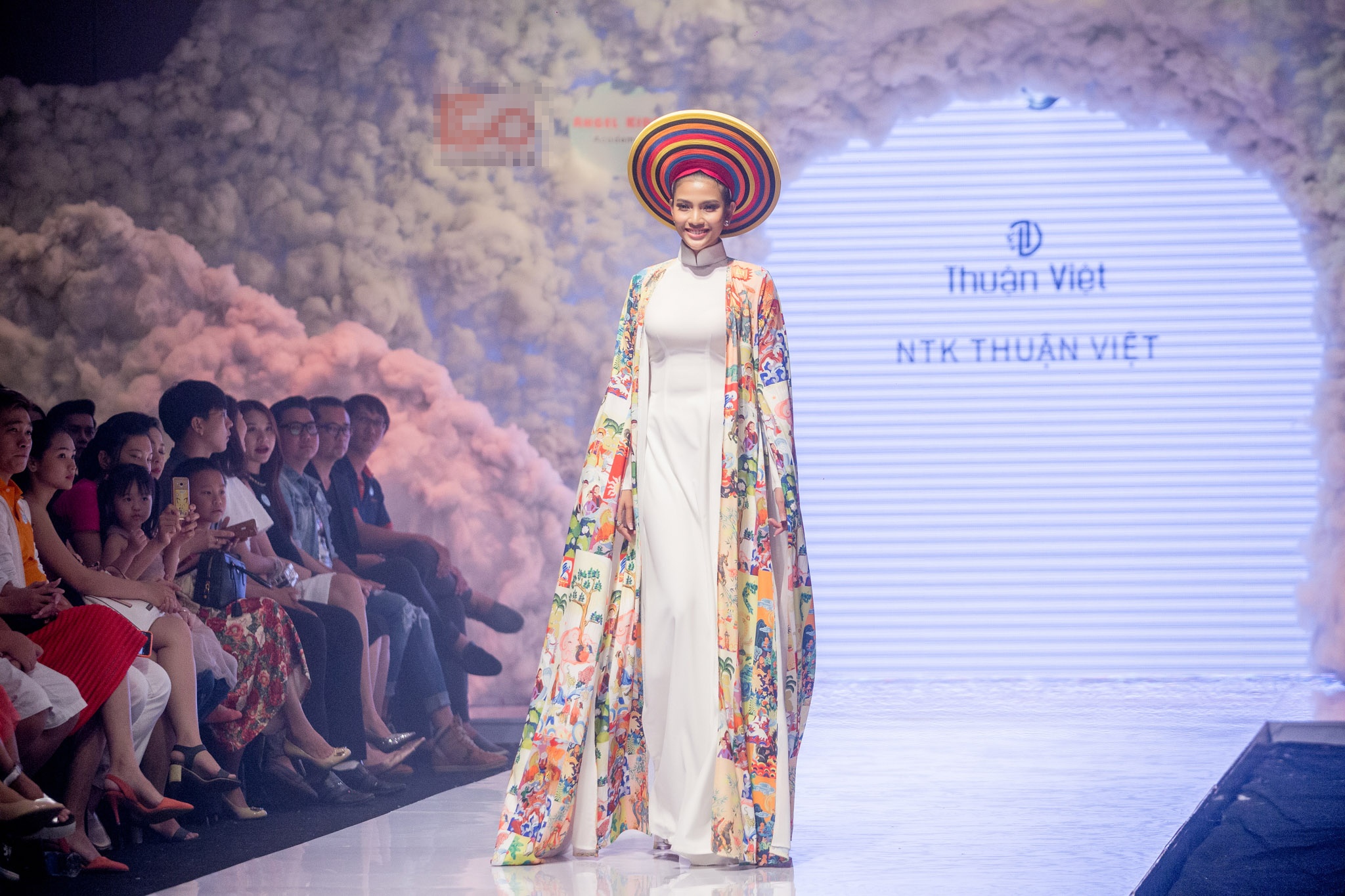 Trương Thị My làm vedette  ảnh 1 Truong Thi My lam vedette anh 1