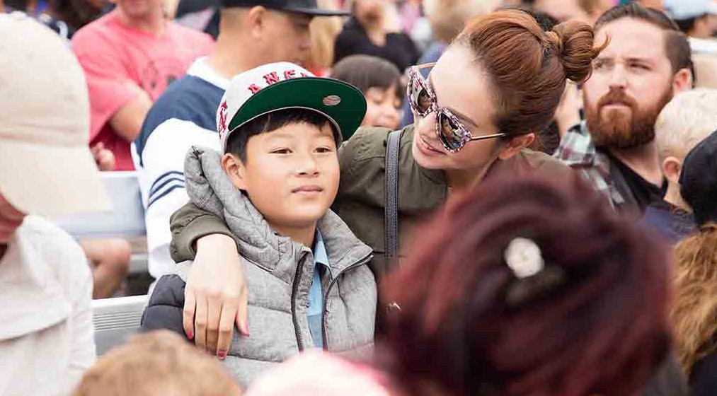 Jennifer Pham dua con trai di choi o My hinh anh