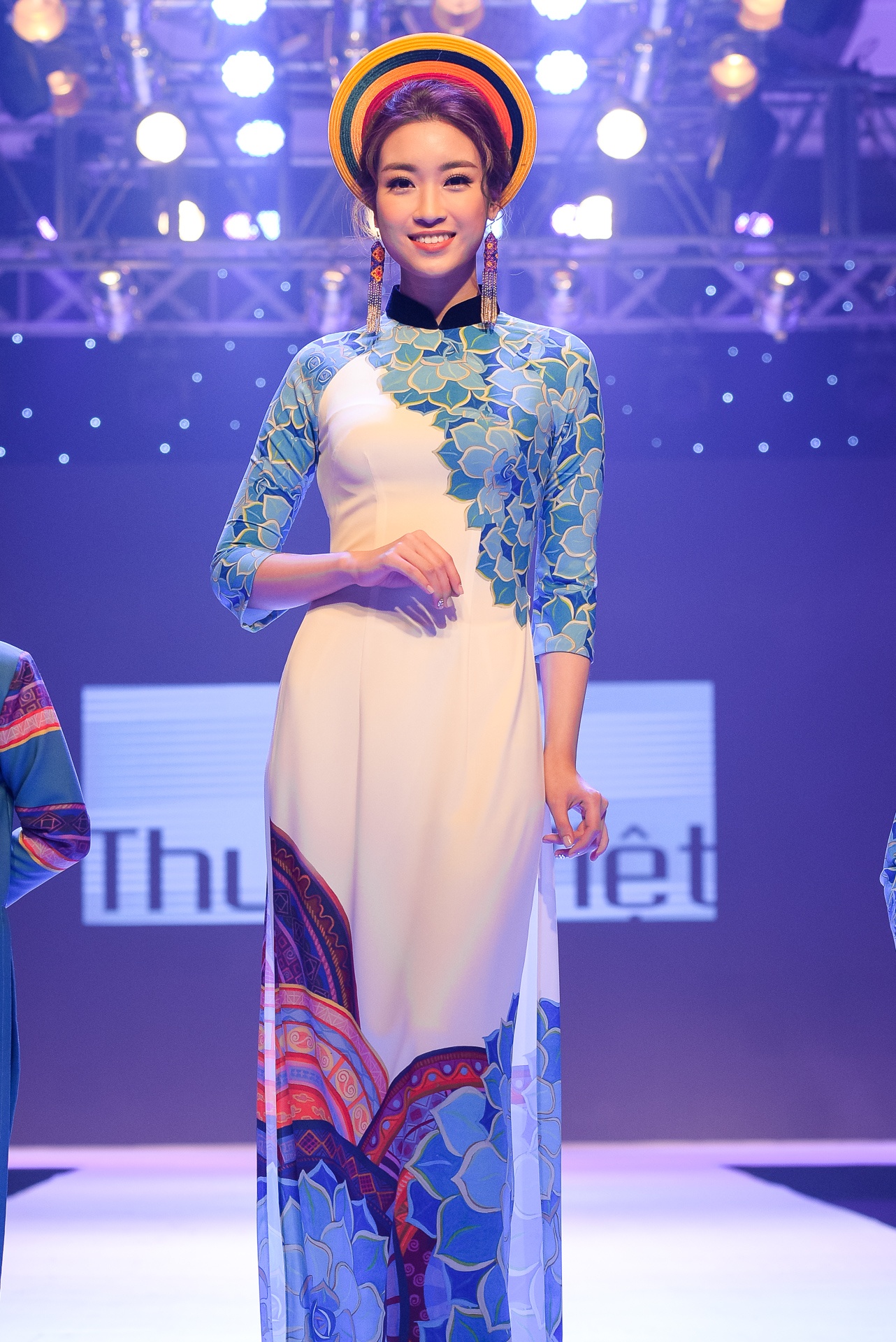 Do My Linh cung hai a hau catwalk anh 2