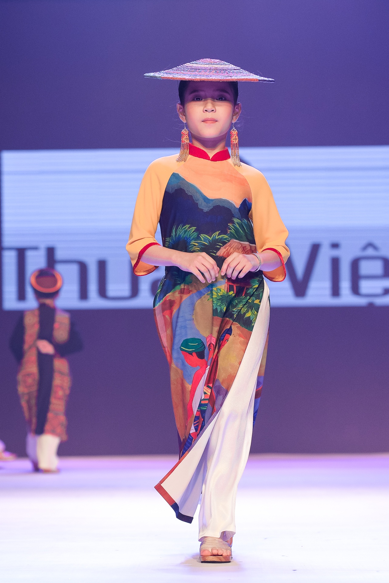 Do My Linh cung hai a hau catwalk anh 8