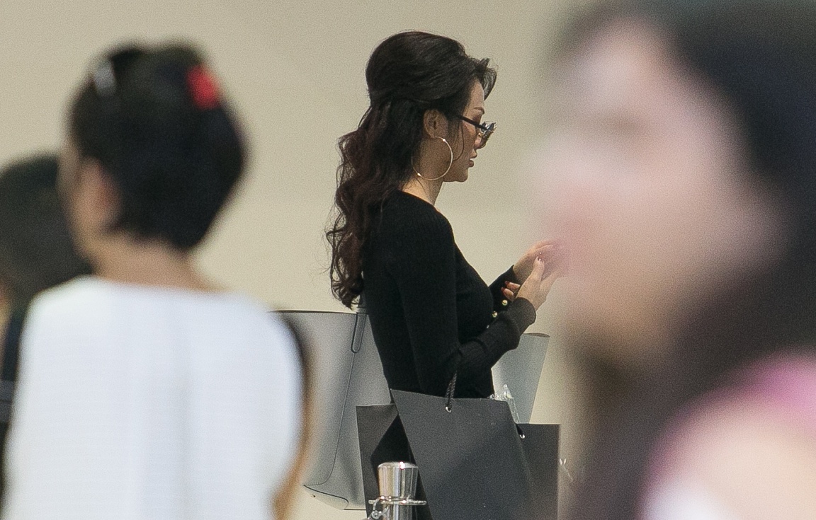 Đạo diễn phim 'Kong' thân thiết với Trương Nhi ở s ảnh 1 Dao dien phim 'Kong' than thiet voi Truong Nhi o s anh 1