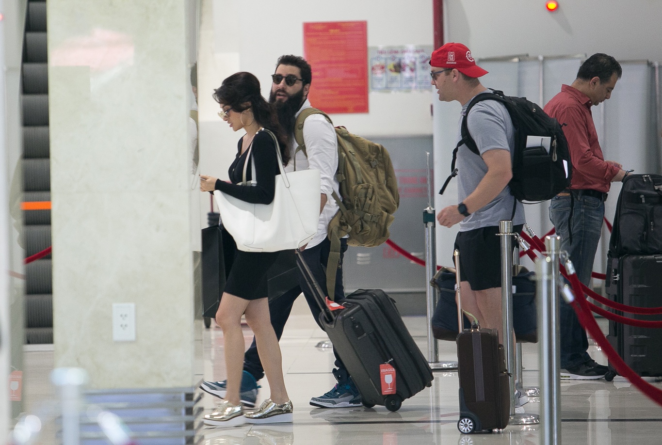 Đạo diễn phim 'Kong' thân thiết với Trương Nhi ở s ảnh 4 Dao dien phim 'Kong' than thiet voi Truong Nhi o s anh 4