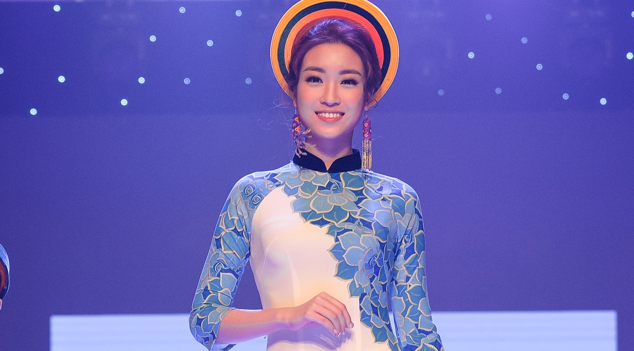 Hoa hau, a hau Viet duyen dang tren san catwalk hinh anh