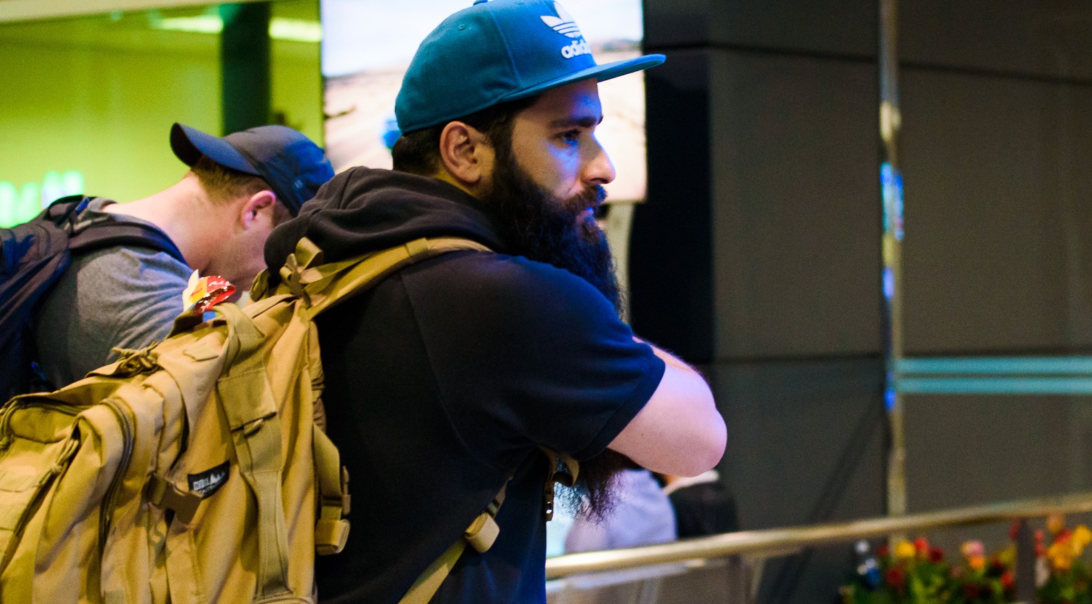 Dao dien phim 'Kong' roi Sai Gon ve My luc nua dem hinh anh