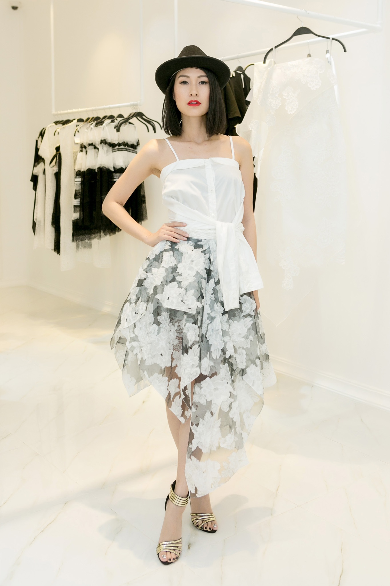 Hoàng Oanh đi sự kiện sau ồn ào chia tay Huỳnh Anh ảnh 6 Hoang Oanh di su kien sau on ao chia tay Huynh Anh anh 6