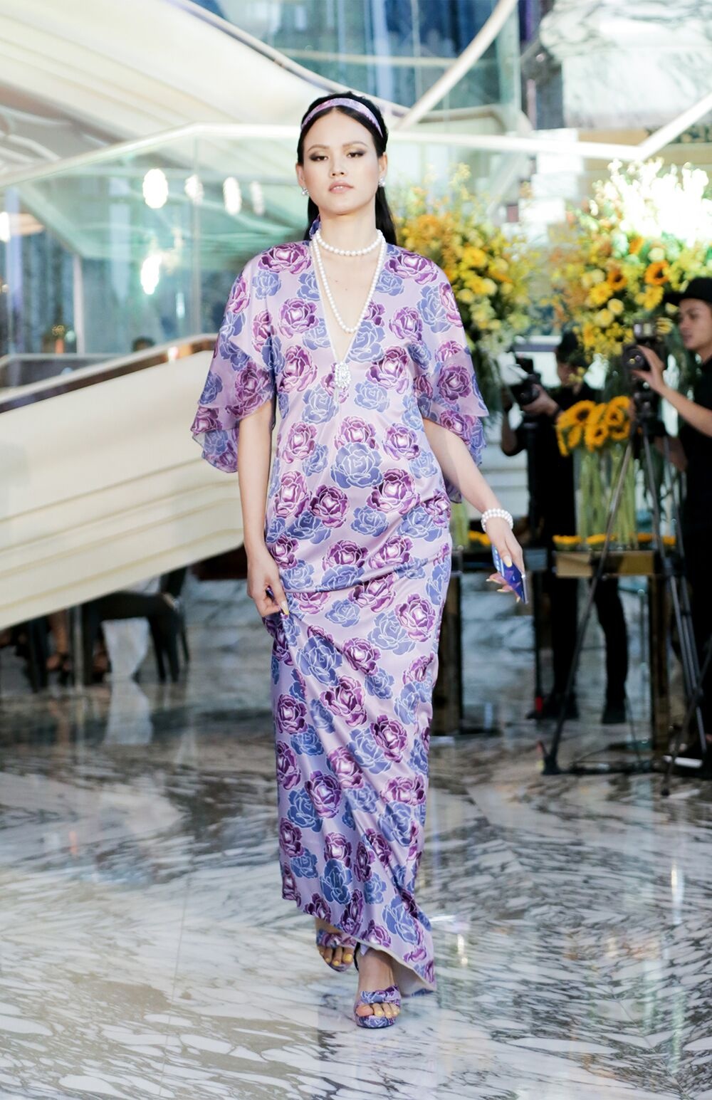 Tuyet Lan trinh dien thoi trang o Viet Nam anh 1