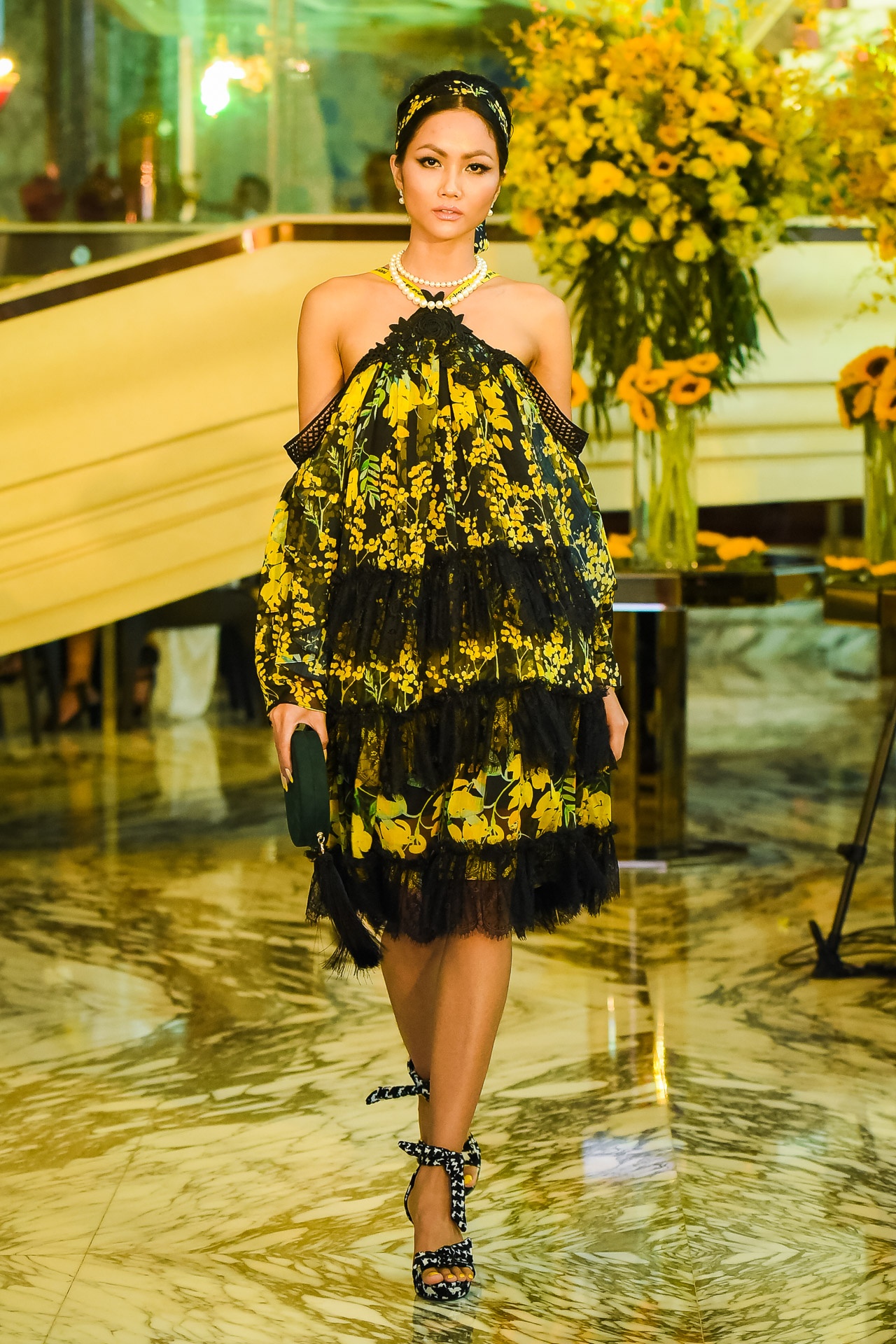 Tuyet Lan trinh dien thoi trang o Viet Nam anh 4