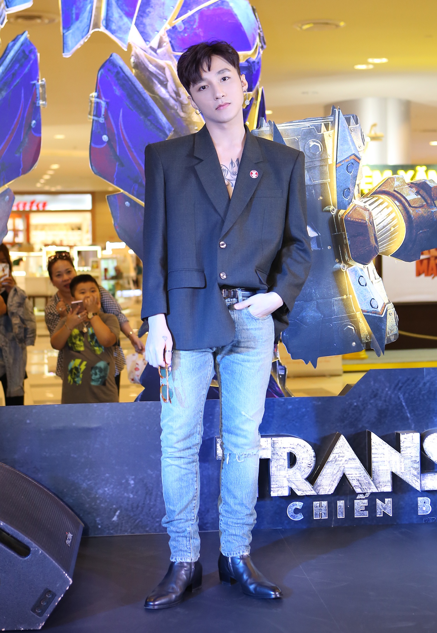 Son Tung M-TP lo hinh xam o su kien anh 1