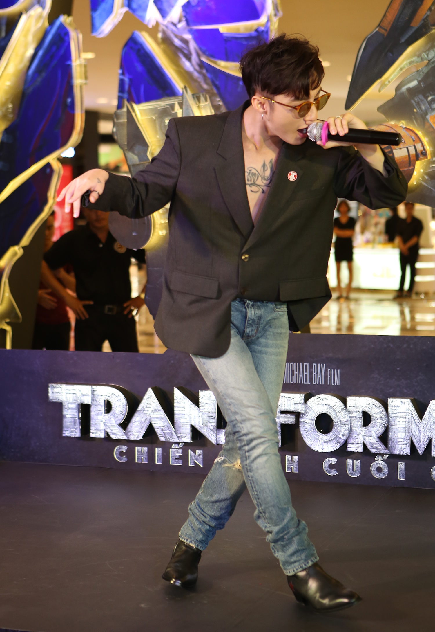 Son Tung M-TP lo hinh xam o su kien anh 6