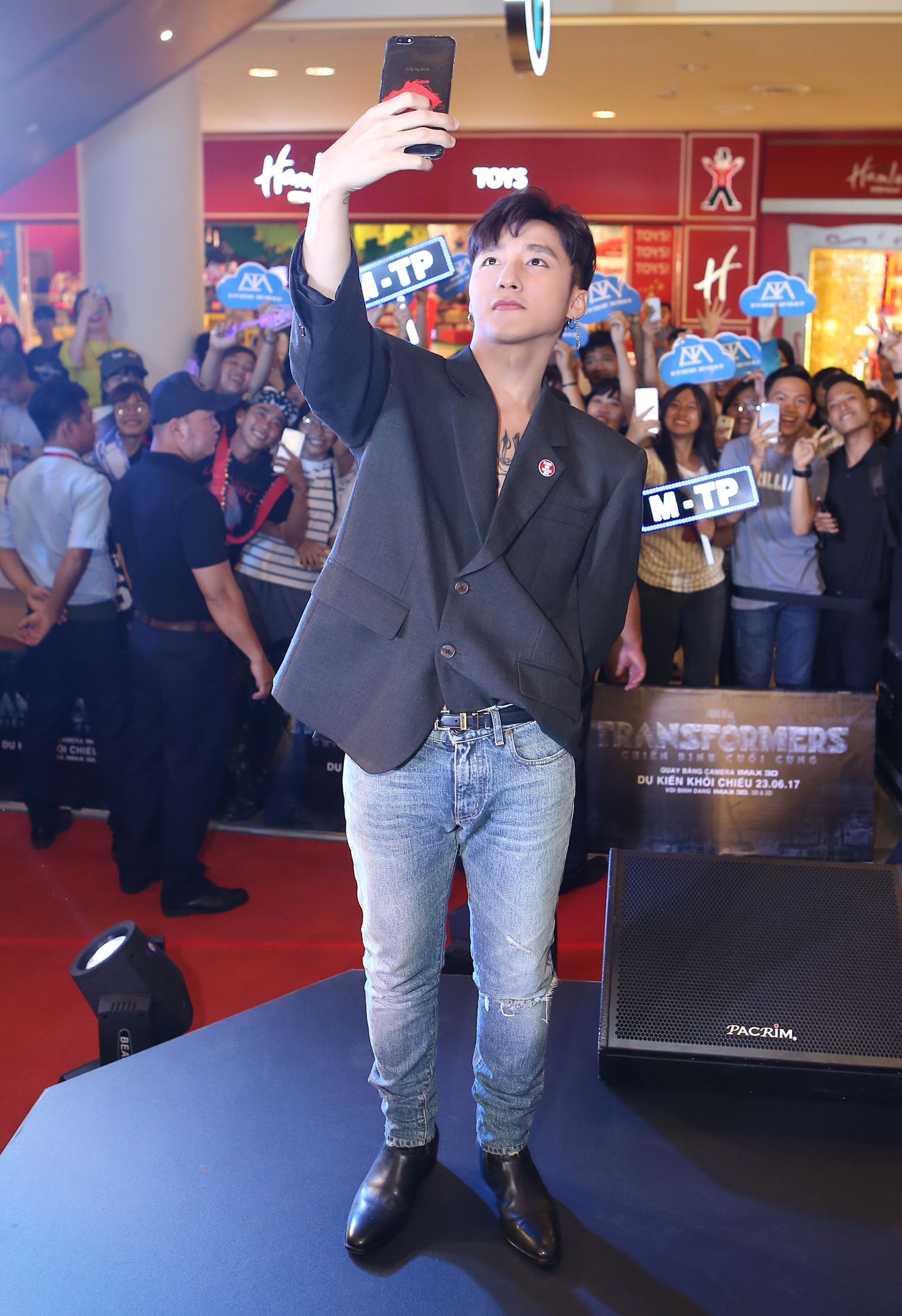 Son Tung M-TP lo hinh xam o su kien anh 7