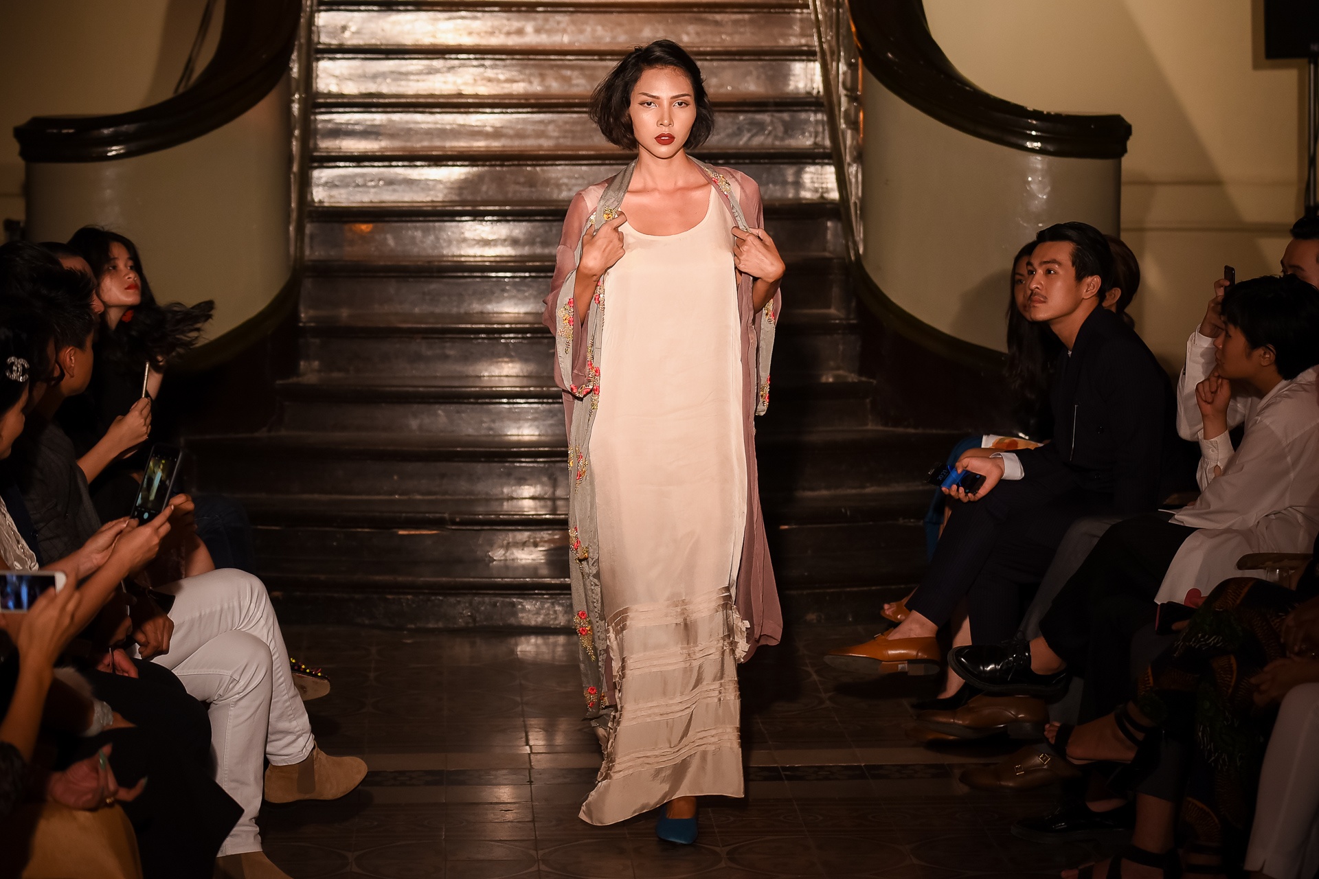 Diem My 9X dien ao hai day goi cam anh 10