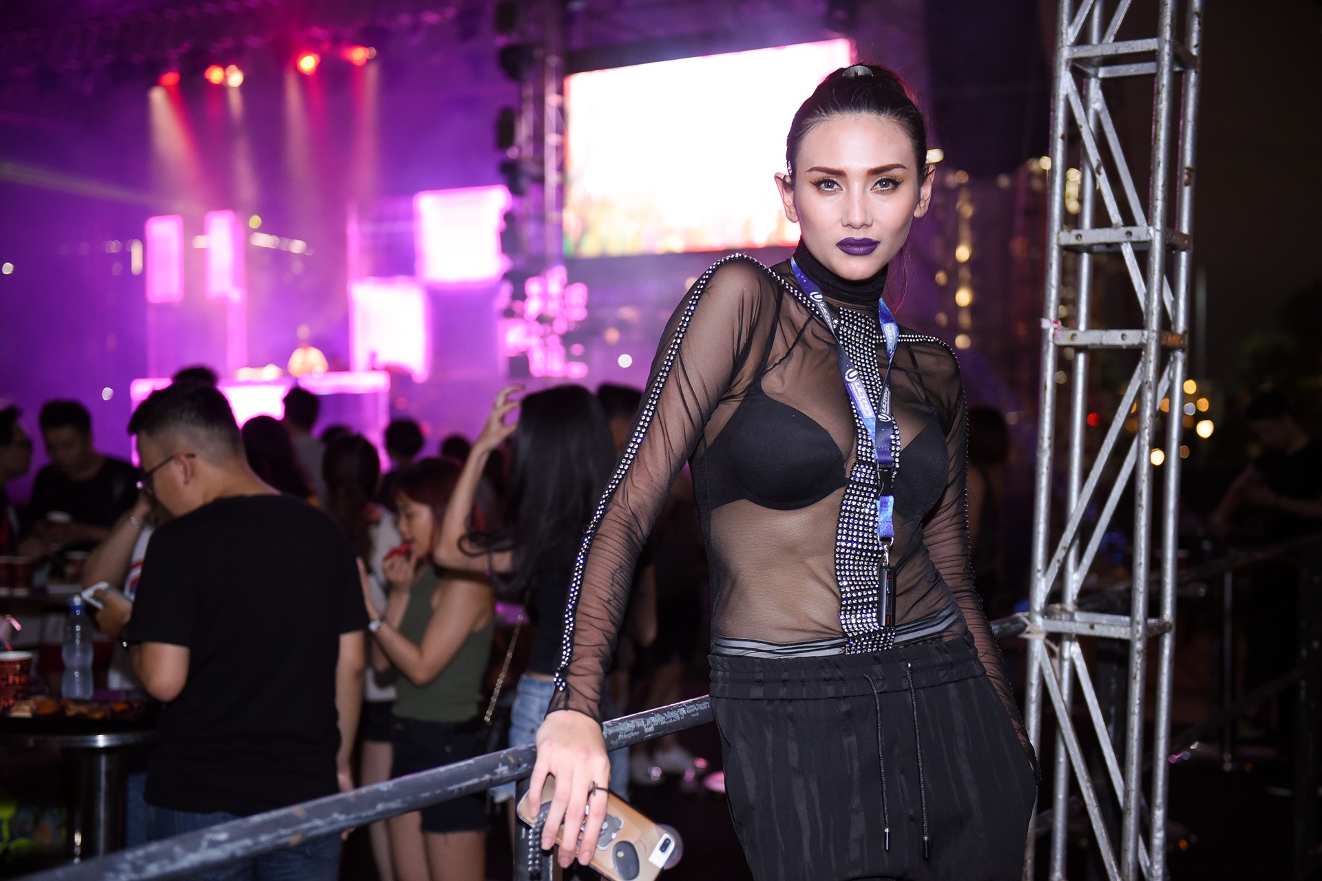 Jessica Jung cam mic 1, 3 ty dong dien duoi mua anh 11