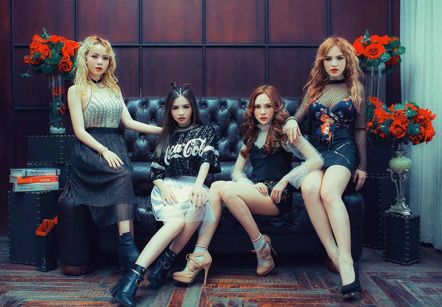 Can anh hon the - S Girls hinh anh