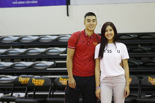 Nguyễn Thị Loan hẹn hò ngôi sao bóng rổ ảnh 2 Nguyen Thi Loan hen ho ngoi sao bong ro anh 2