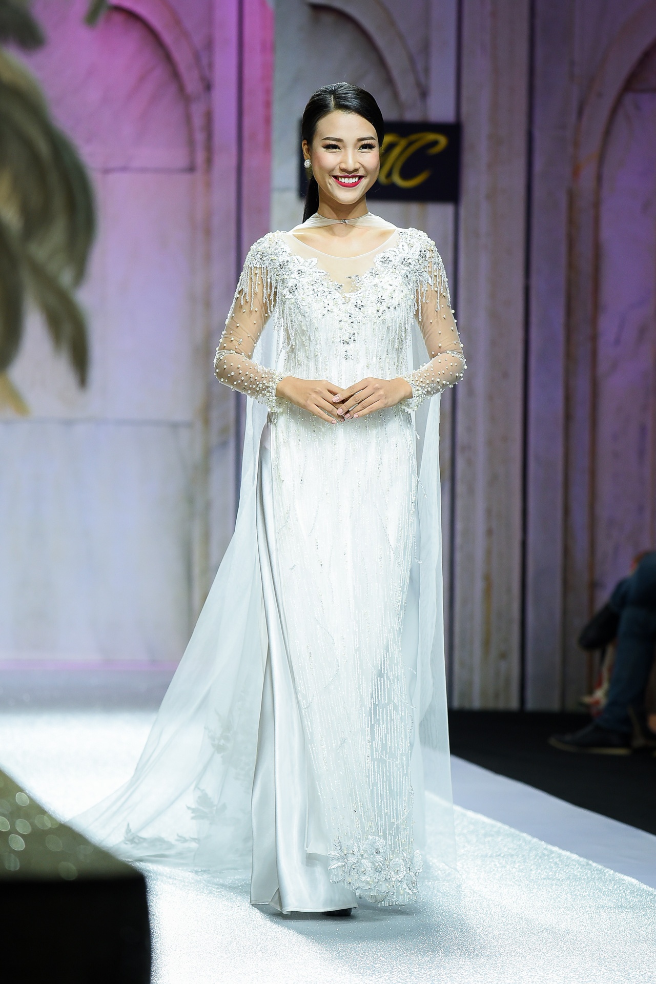 Khánh Ngân diễn thời trang ảnh 8 Khanh Ngan dien thoi trang anh 8