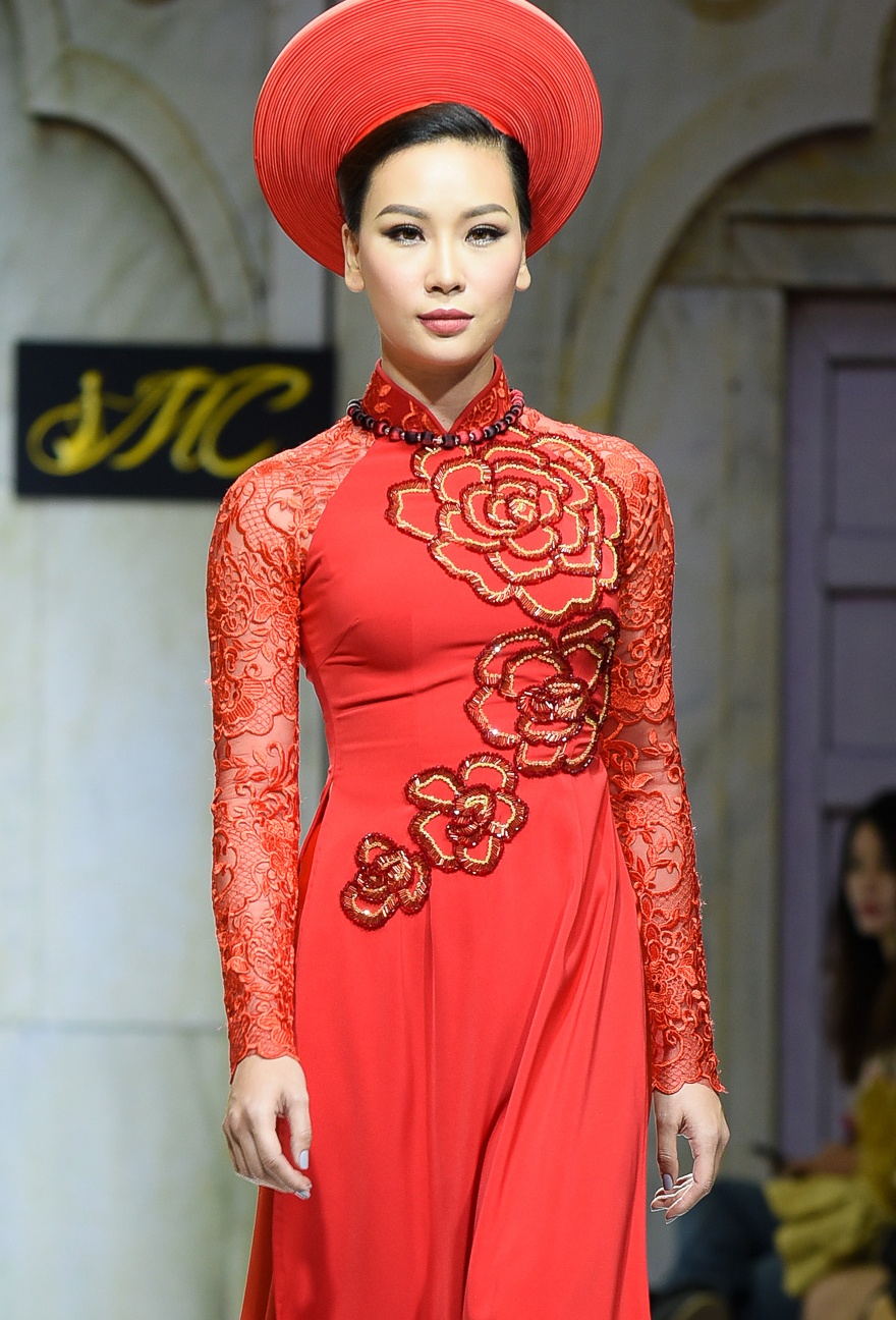 Khánh Ngân diễn thời trang ảnh 2 Khanh Ngan dien thoi trang anh 2