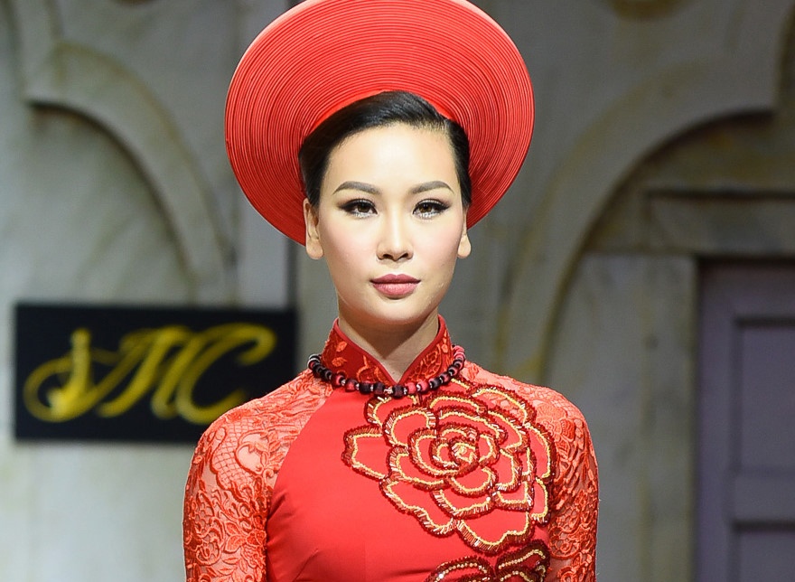 Thuy Linh tro lai san dien sau khi chia tay Truong Nam Thanh hinh anh