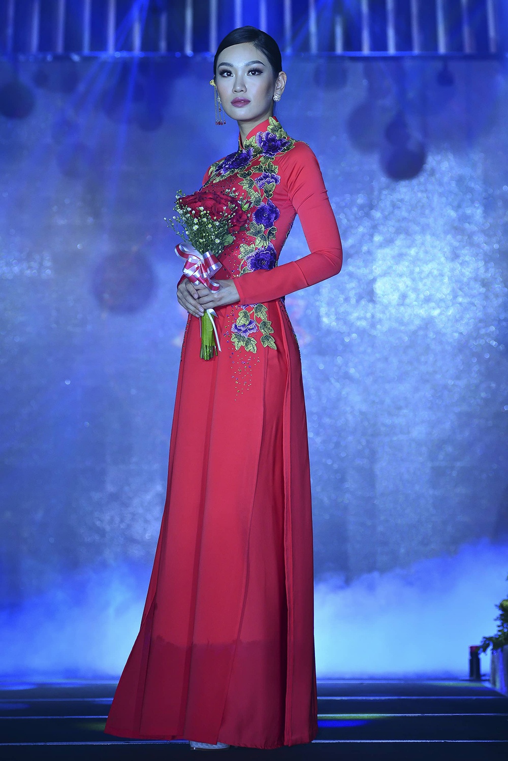 Viet Trinh tai xuat san dien thoi trang anh 6