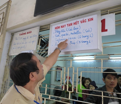 Chay vacxin, dang tiem do thuoc ngoai co nen tiem vacxin noi hinh anh