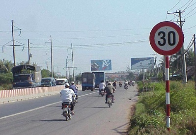 Bien han che toc do 40 km/h lam ngheo dat nuoc hinh anh