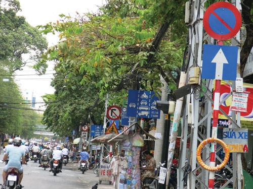 tình trạng loạn biển báo giao thông sẽ được sắp xếp lại 