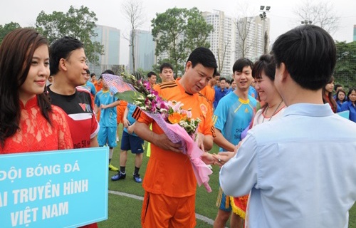 Ông Đinh La Thăng trong một giải giao hữu bóng đá. Ảnh: VOV.