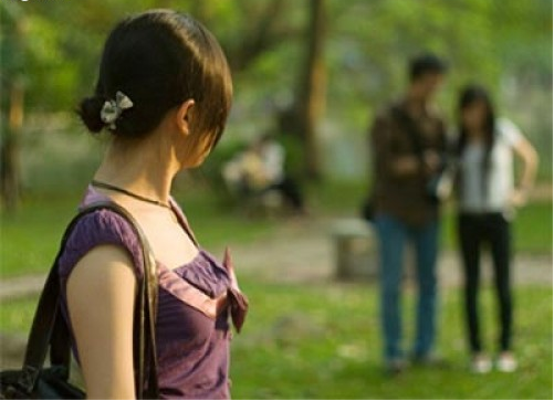 Vo cao tay ke chuyen cai dinh vi len theo doi chong hinh anh