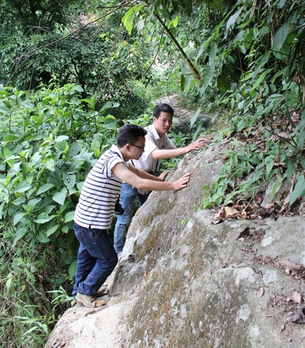 Đường vào bản Pa Cheo, xã Hua Bum. Ảnh: T.G