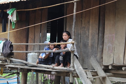 Những đứa trẻ ở bản sợ “ma”.