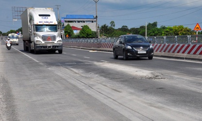 Duong lun, 4 nha thau bi 'cam cua' hinh anh