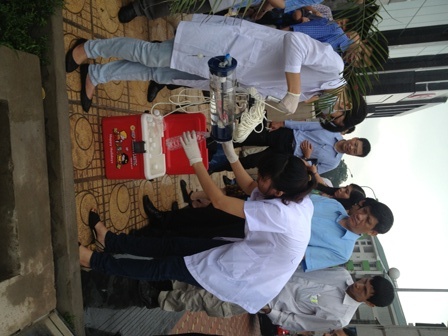  lấy các mẫu nước để làm xét nghiệm