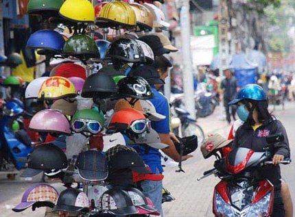 San xuat, kinh doanh mu bao hiem 'dom' se bi truy to hinh su hinh anh