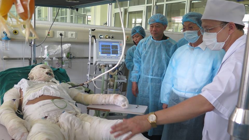 Chua the tien luong suc khoe 3 chien si vu truc thang roi hinh anh